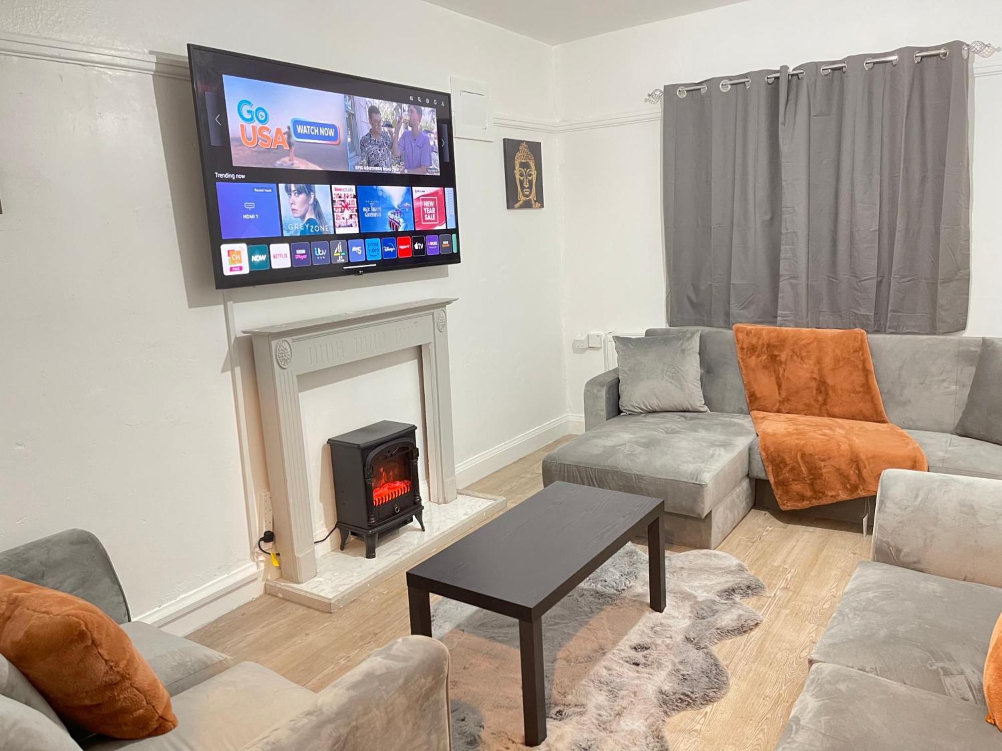 Hometel Digs Hidden Gem Large Comfy Home Can Sleep 15 Braunstone Town Exteriör bild