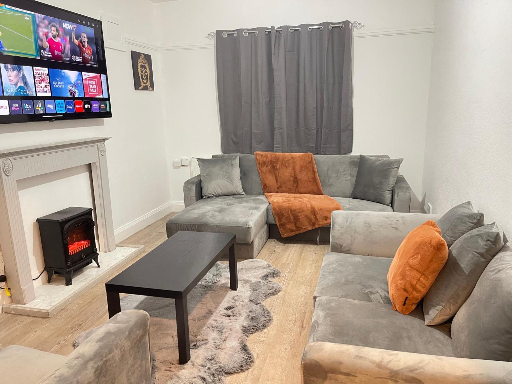 Hometel Digs Hidden Gem Large Comfy Home Can Sleep 15 Braunstone Town Exteriör bild