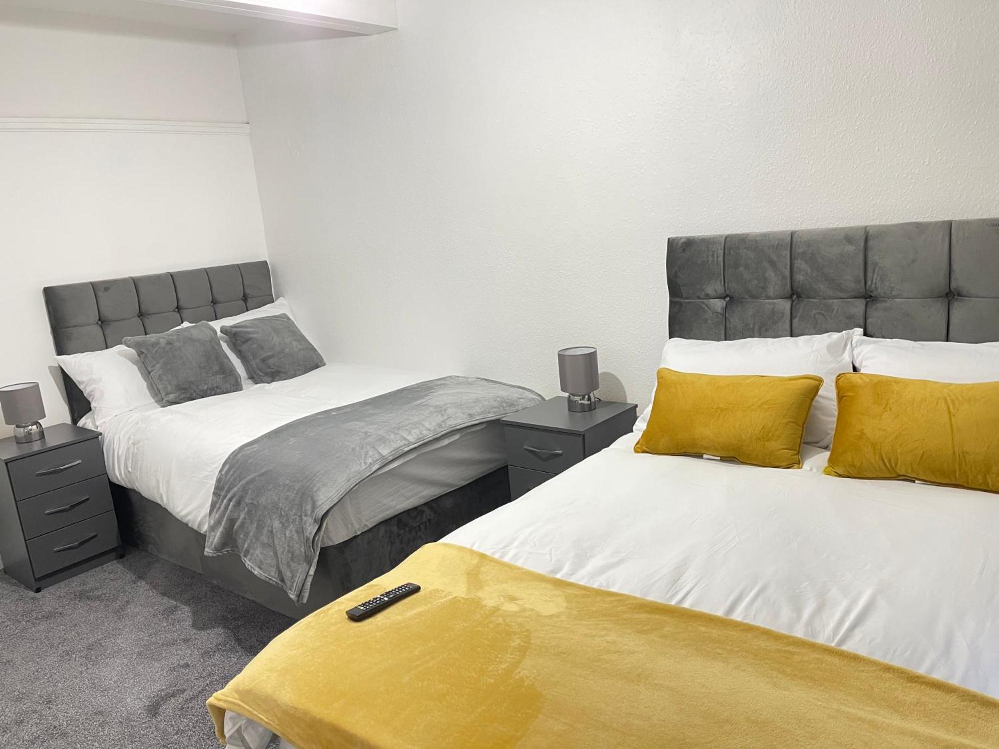 Hometel Digs Hidden Gem Large Comfy Home Can Sleep 15 Braunstone Town Exteriör bild