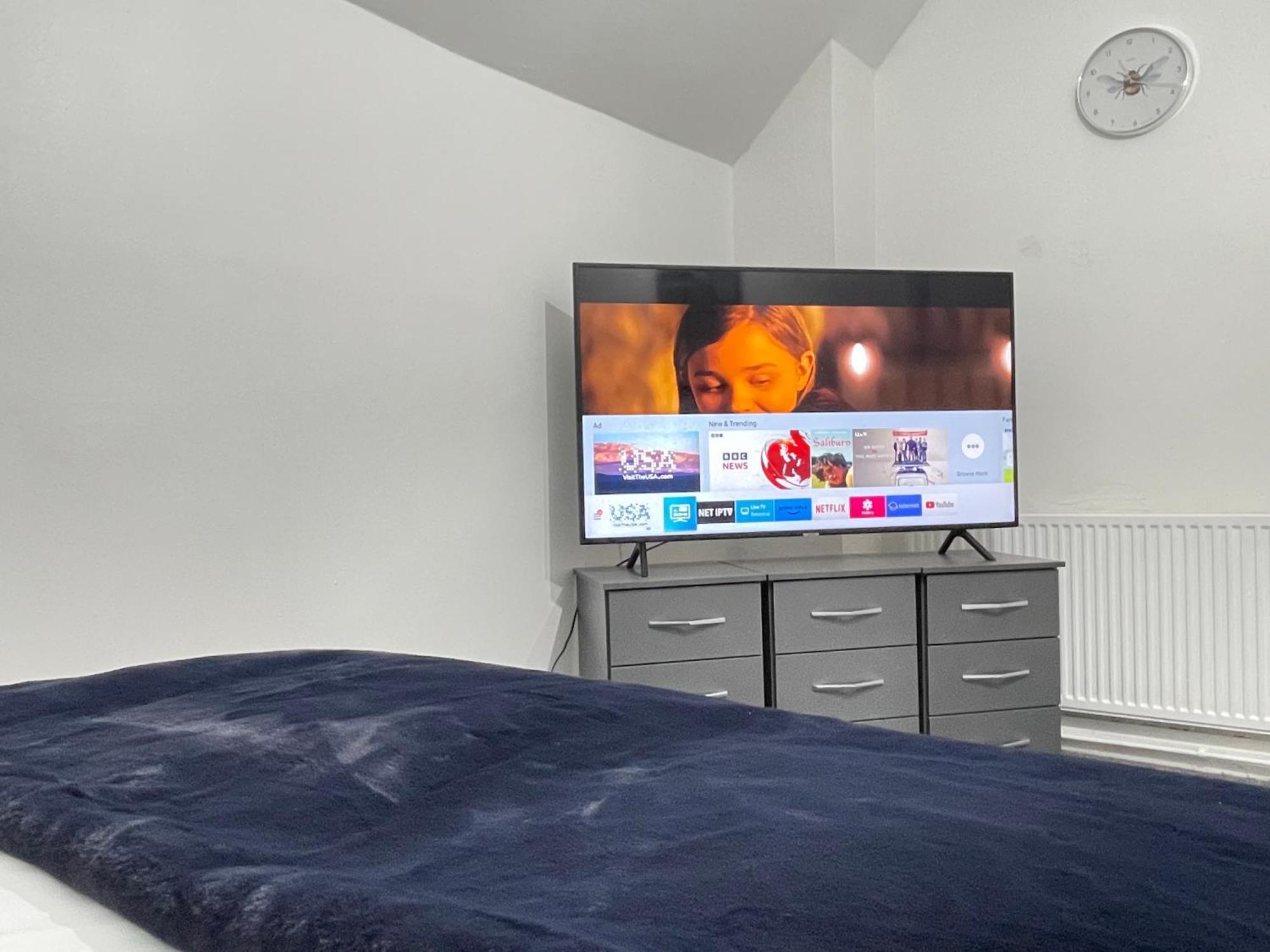 Hometel Digs Hidden Gem Large Comfy Home Can Sleep 15 Braunstone Town Exteriör bild