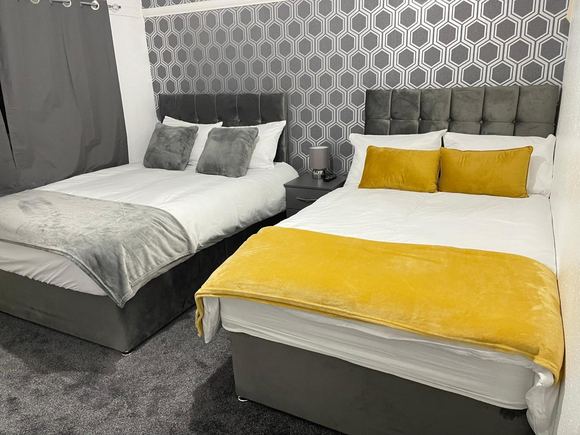 Hometel Digs Hidden Gem Large Comfy Home Can Sleep 15 Braunstone Town Exteriör bild